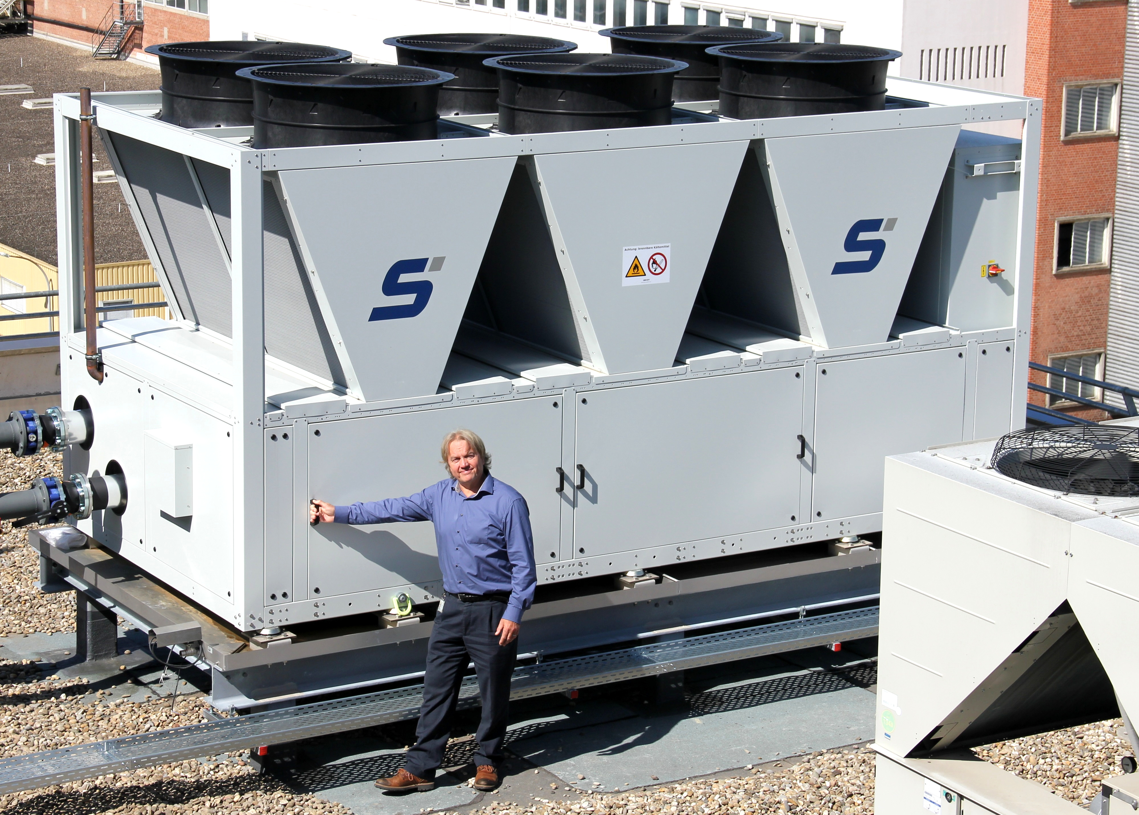 New cooling system on the roof of the ChemCon building New cooling system on the roof of the ChemCon building